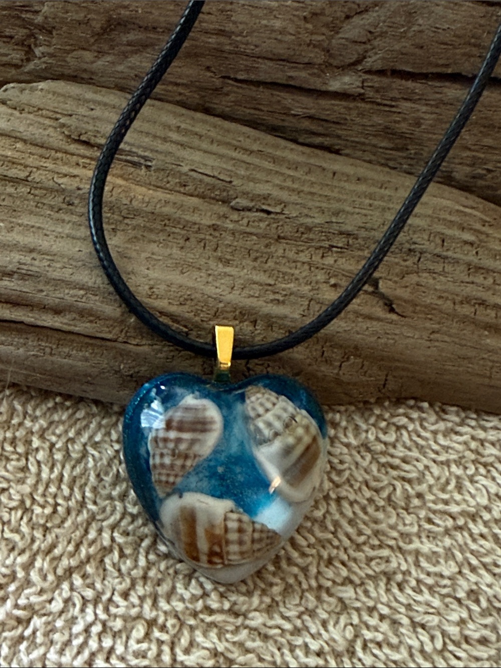 Hand Crafted Resin Blue Heart Shell Pendant Necklace - Picture 8 of 8